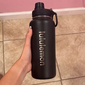 Lululemon Black Water Bottle 32oz Back To Life in Black